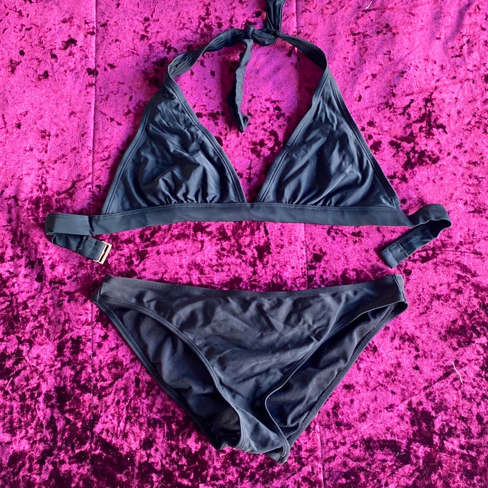 Black bikini